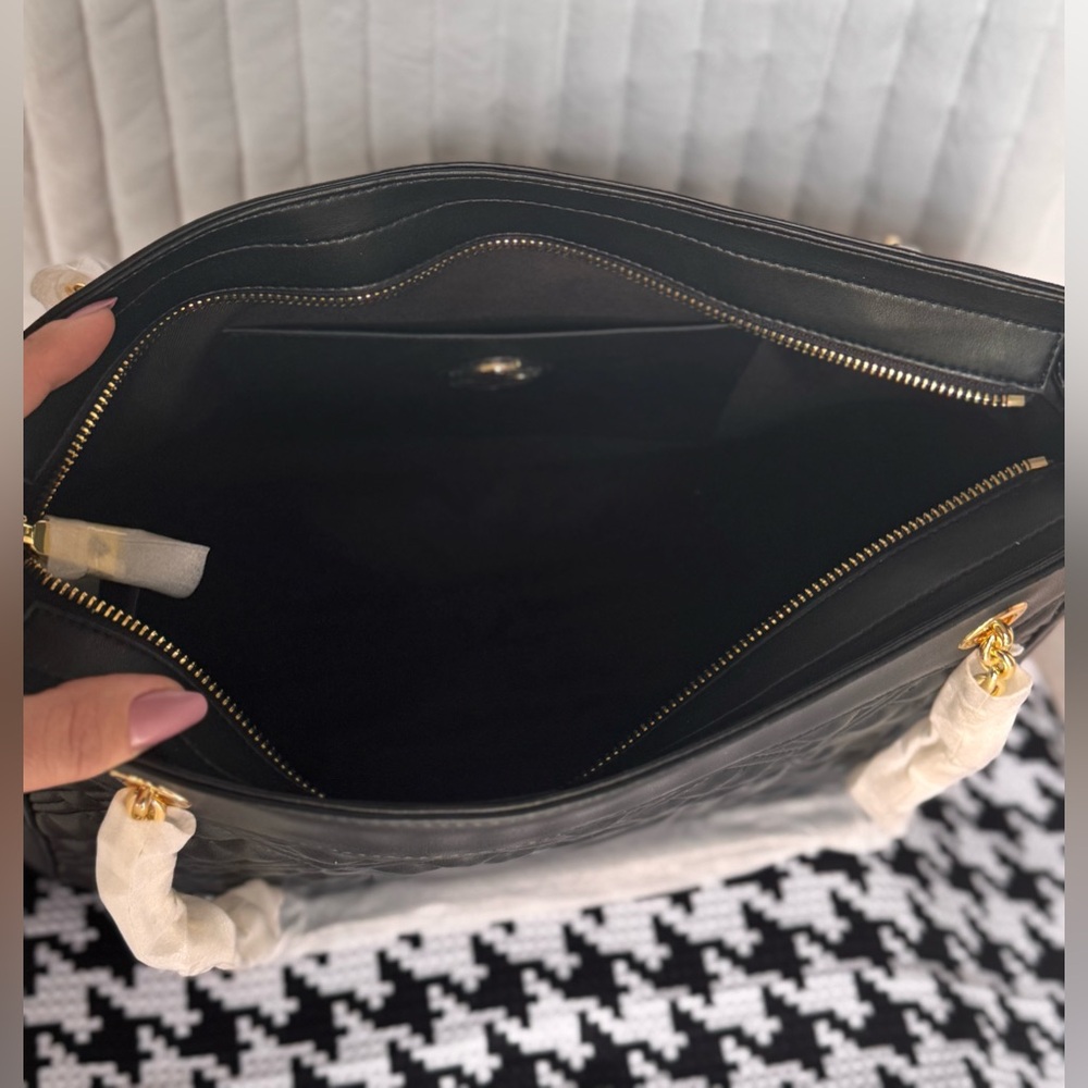 NWT Love Moschino Black Quilted Borsa Shoulder Tote in Black and Gold - Picture 9 of 15